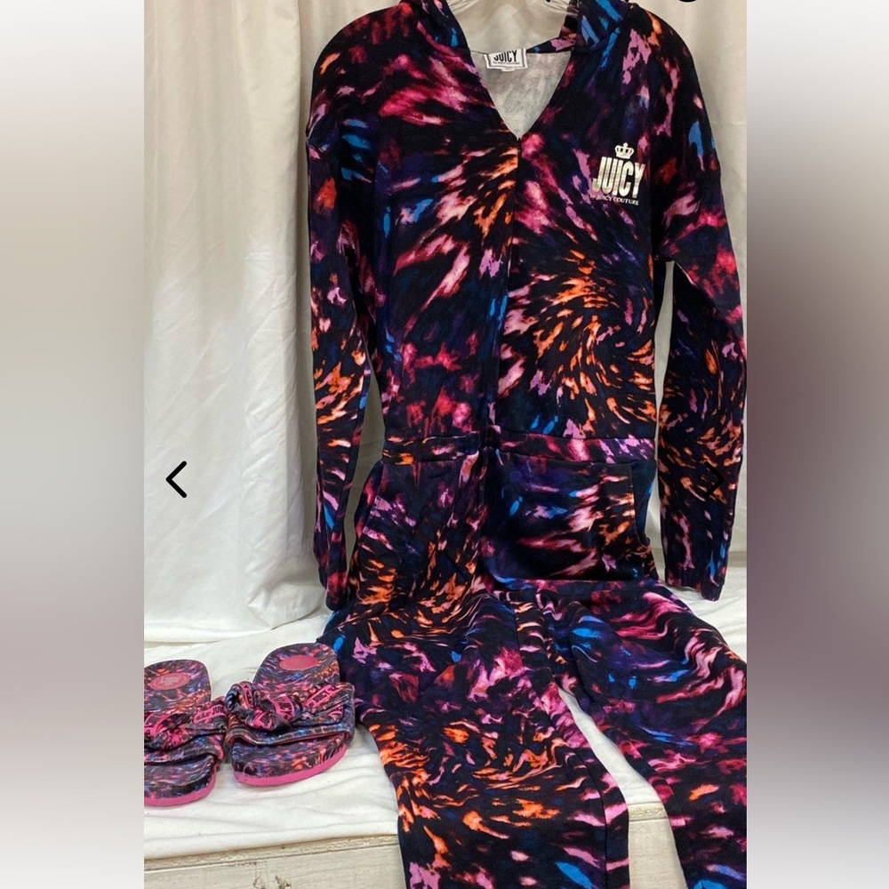 Juicy Couture Multicolor Jumpsuit (M) & Sandals (11)